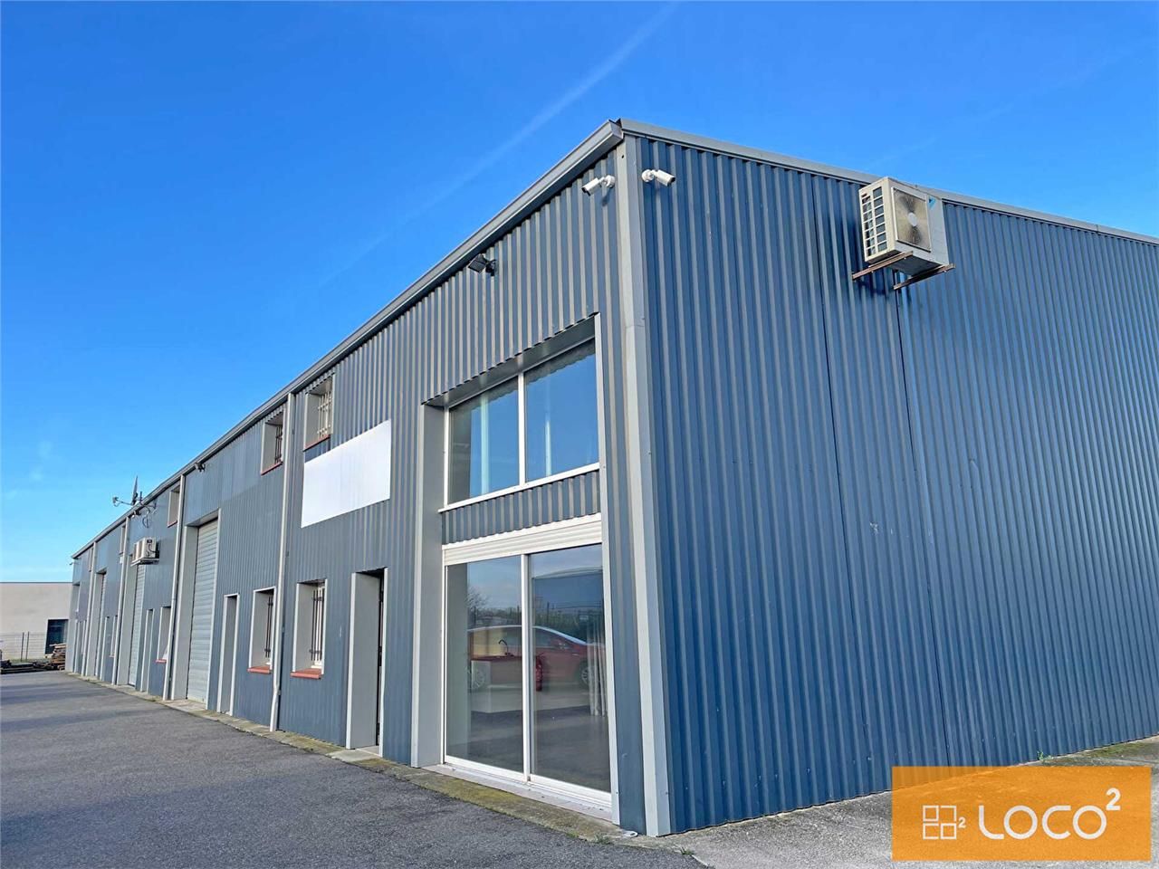 Location local commercial 235.00 m² à GRATENTOUR