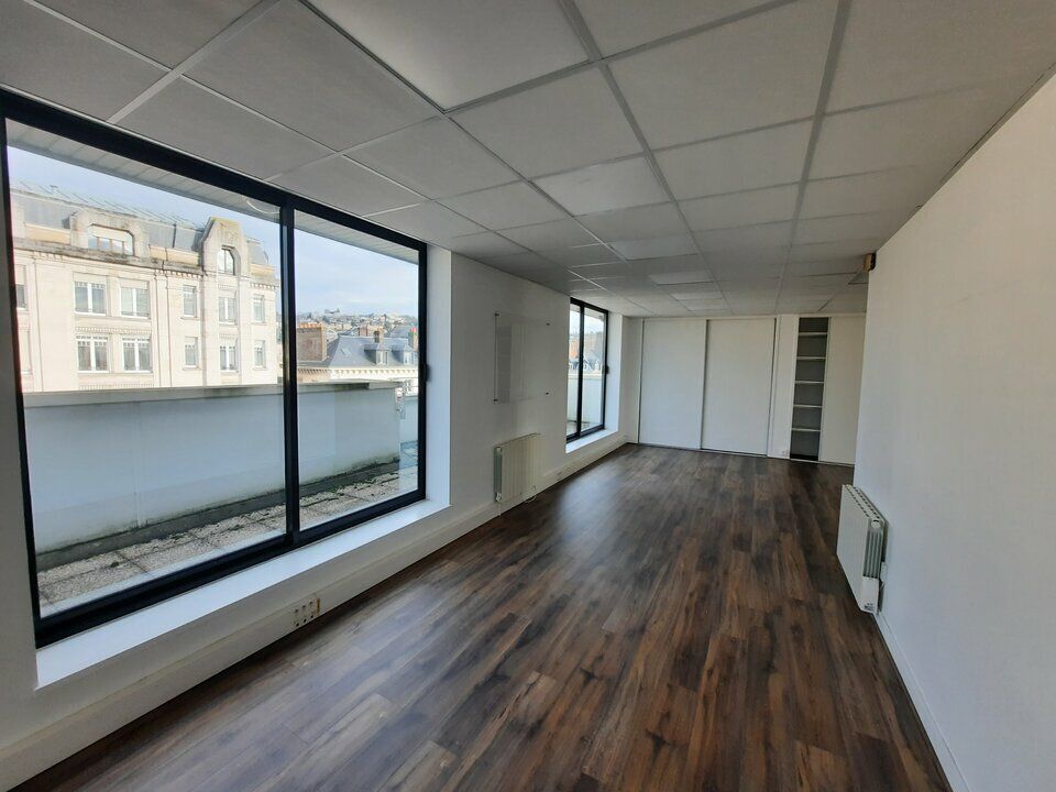 Quartier Gare - Très bel immeuble - Dernier étage - Balcon filant - Parkings.