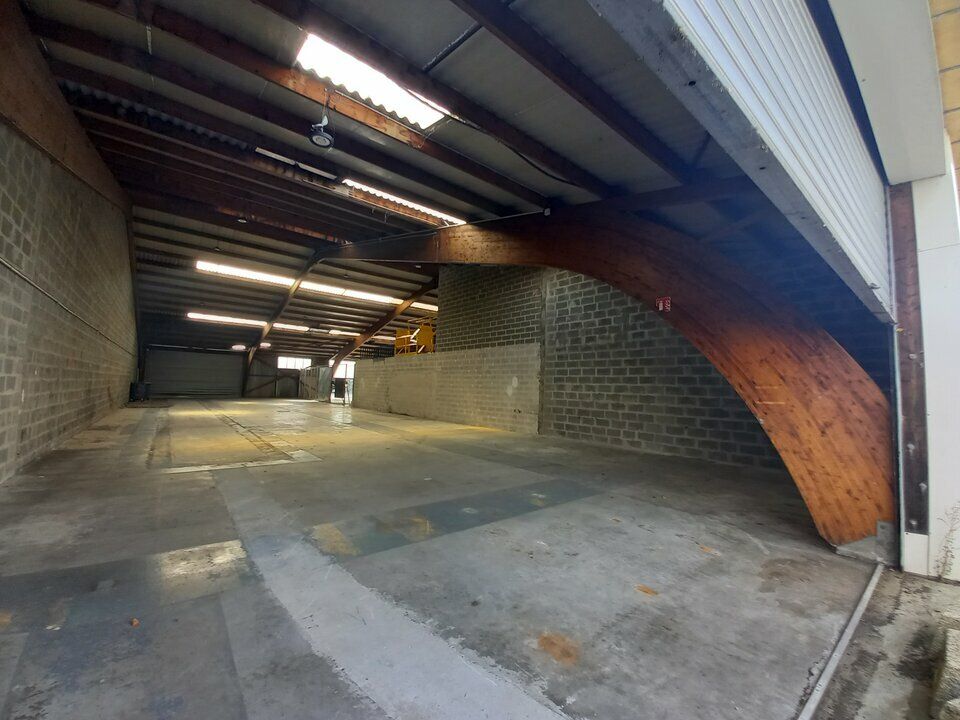 Location local d''activites 860 m² non divisibles