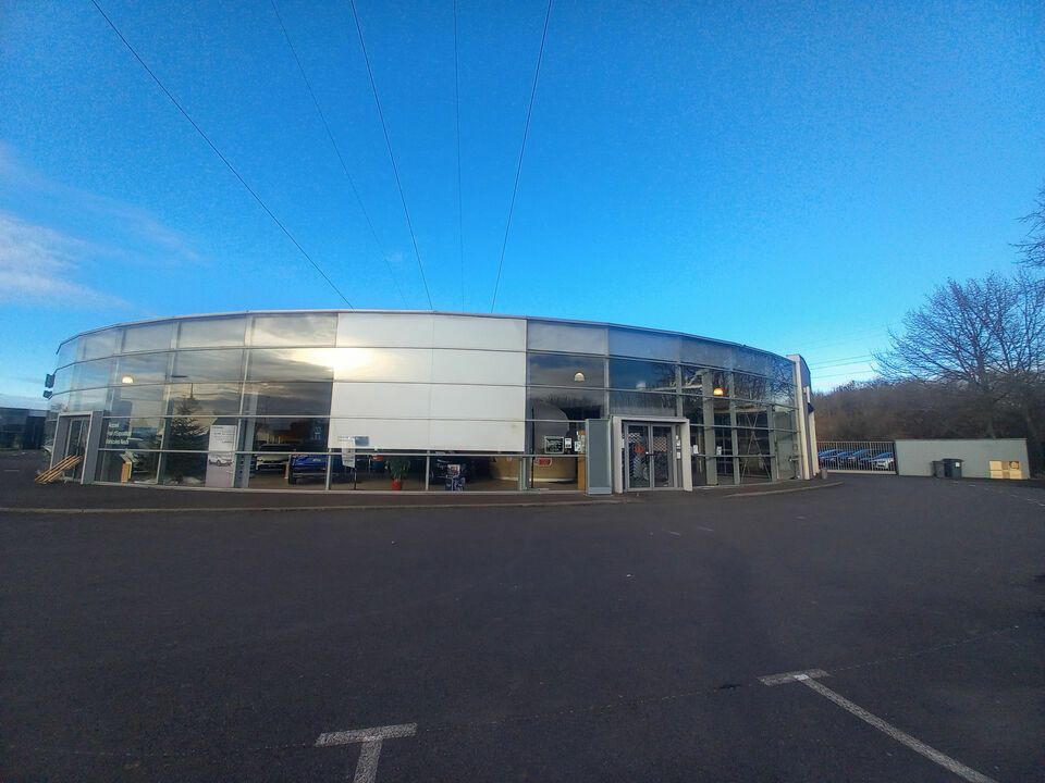 Location local commercial 709 m² non divisibles