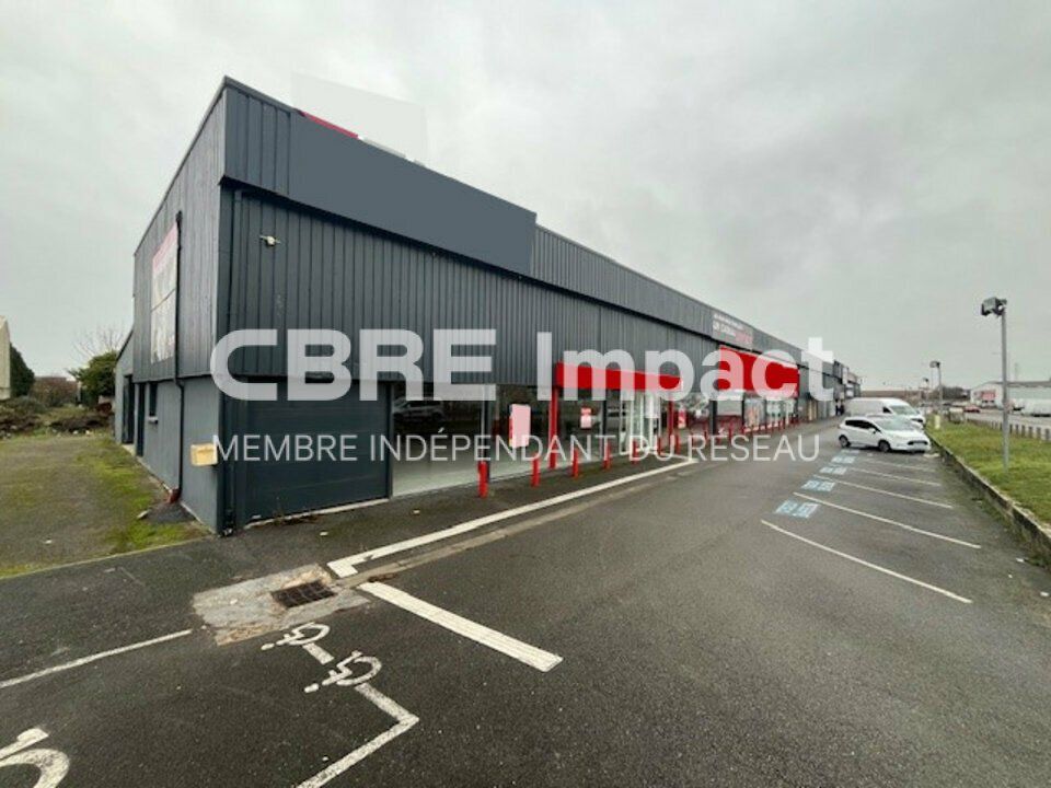 Local commerciale d'une surface totale d'environ 1000 m²