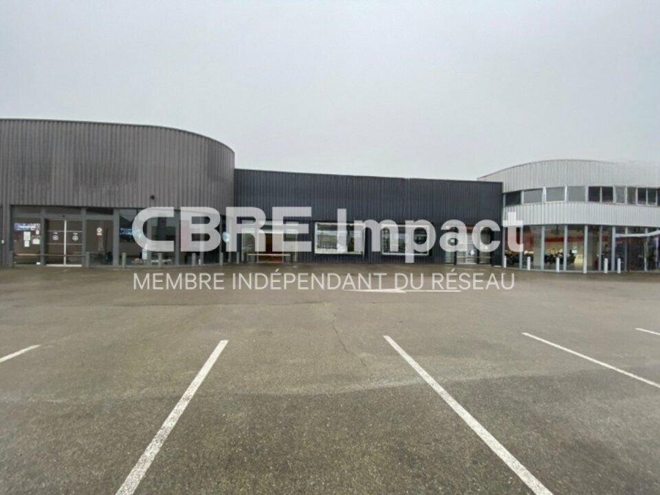 Location local commercial 1680 m² non divisibles