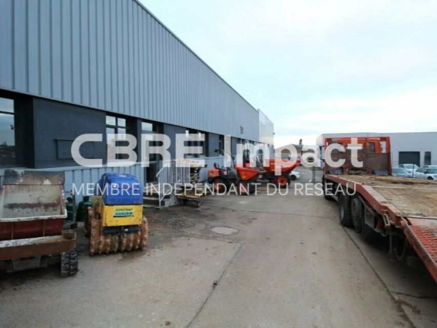 Location local d''activites 600 m² non divisibles