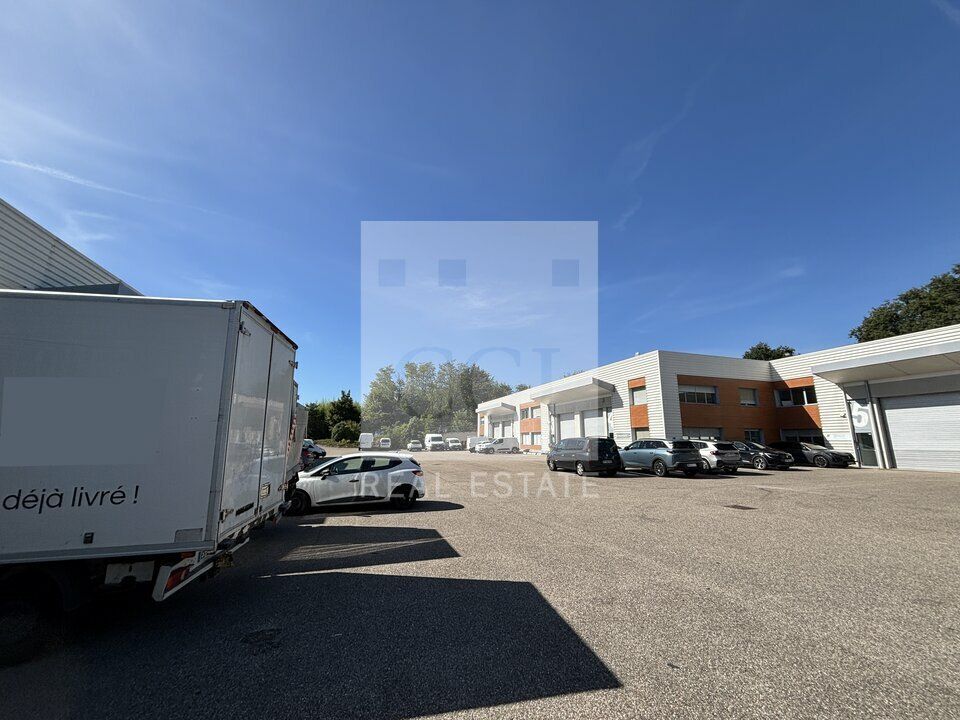 À LOUER – LOCAL D'ACTIVITÉS FONCTIONNEL AUX PORTES DE LYON – SAINT-PRIEST