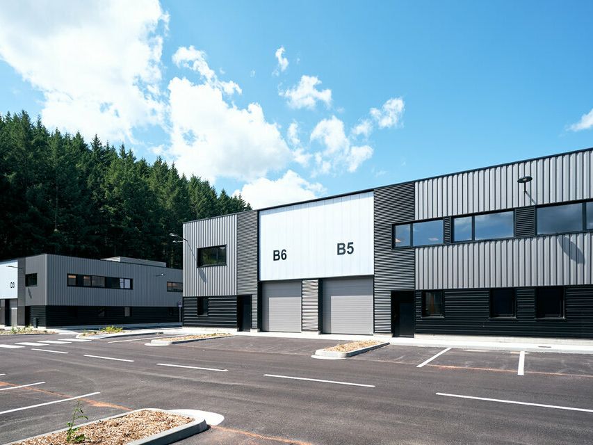 Location local d''activites 2636 m² divisibles à partir de 160 m²