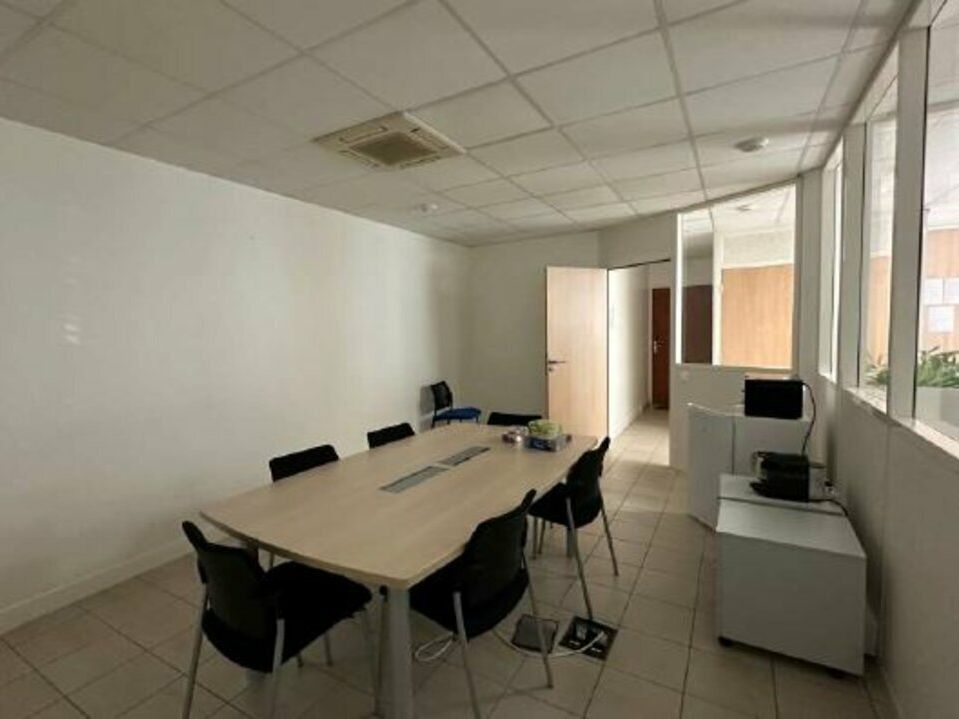 À Louer : Bureaux  de 79 m² – Limas, Confort & Flexibilité dans un Cadre Professionnel
