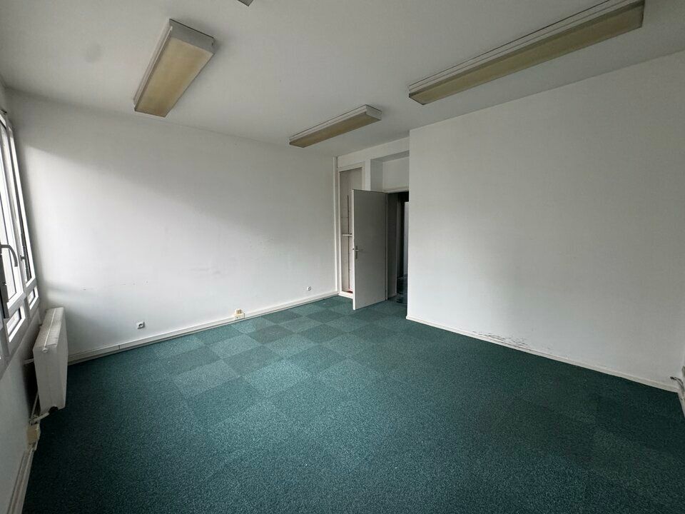 TOURS CENTRE PROCHE A10 HEURTELOUP - A LOUER BUREAUX DE 200 M² ET 4 PARKINGS