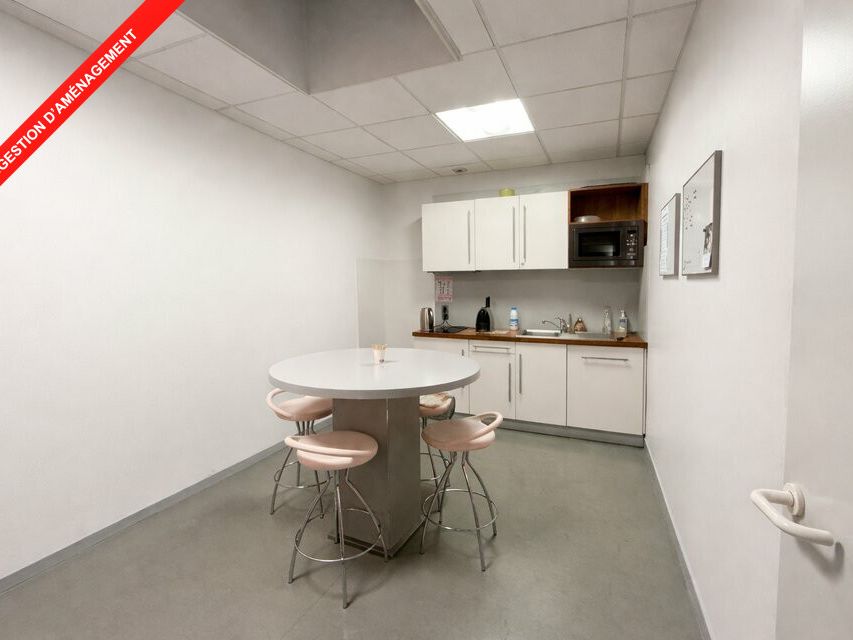 SAINT CYR SUR LOIRE BUREAUX A LOUER 700 M² PARKINGS SHOW ROOM POSSIBLE