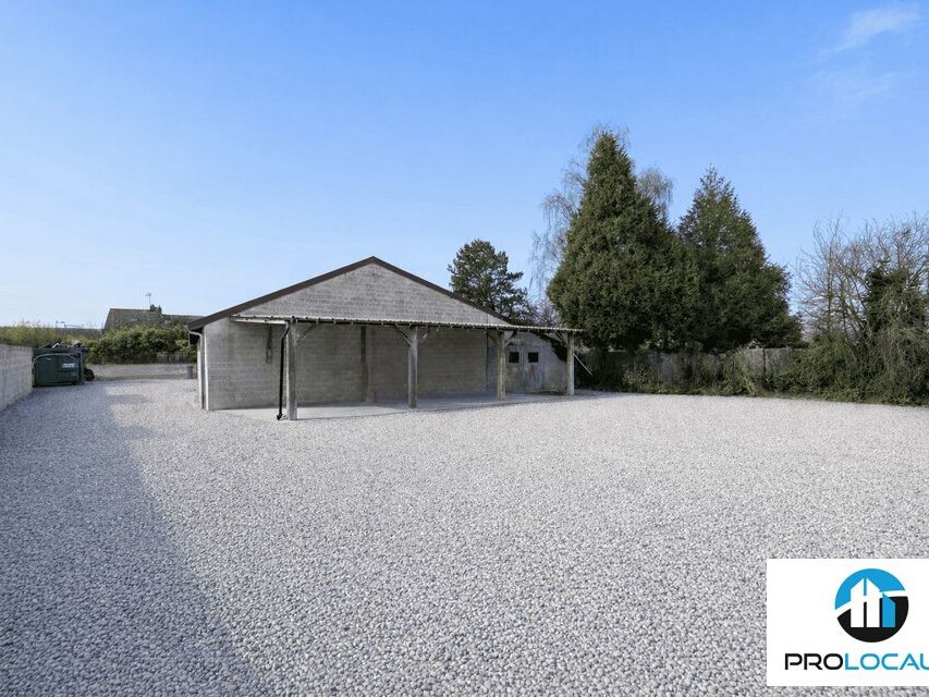 Location local d''activites 300 m² non divisibles