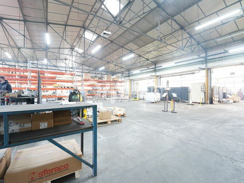 LOCAL D'ACTIVITE A LOUER - 1 650 m² - BRINDAS