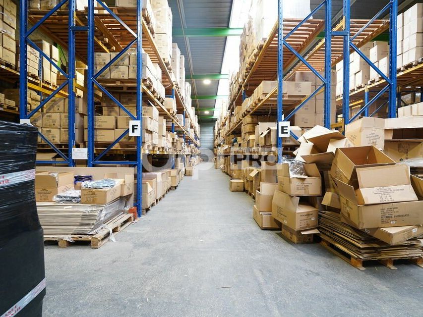 Location local d''activites 1113 m² non divisibles