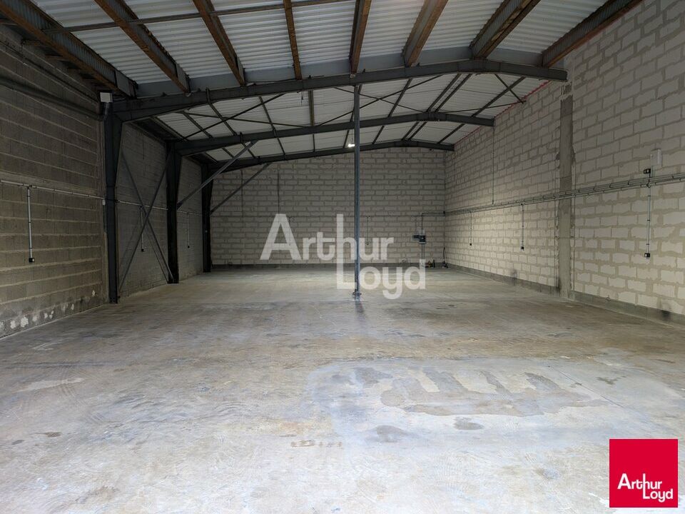 ST JACQUES DE LA LANDE - LOCAL D'ACTIVITE A LOUER - 260 M²