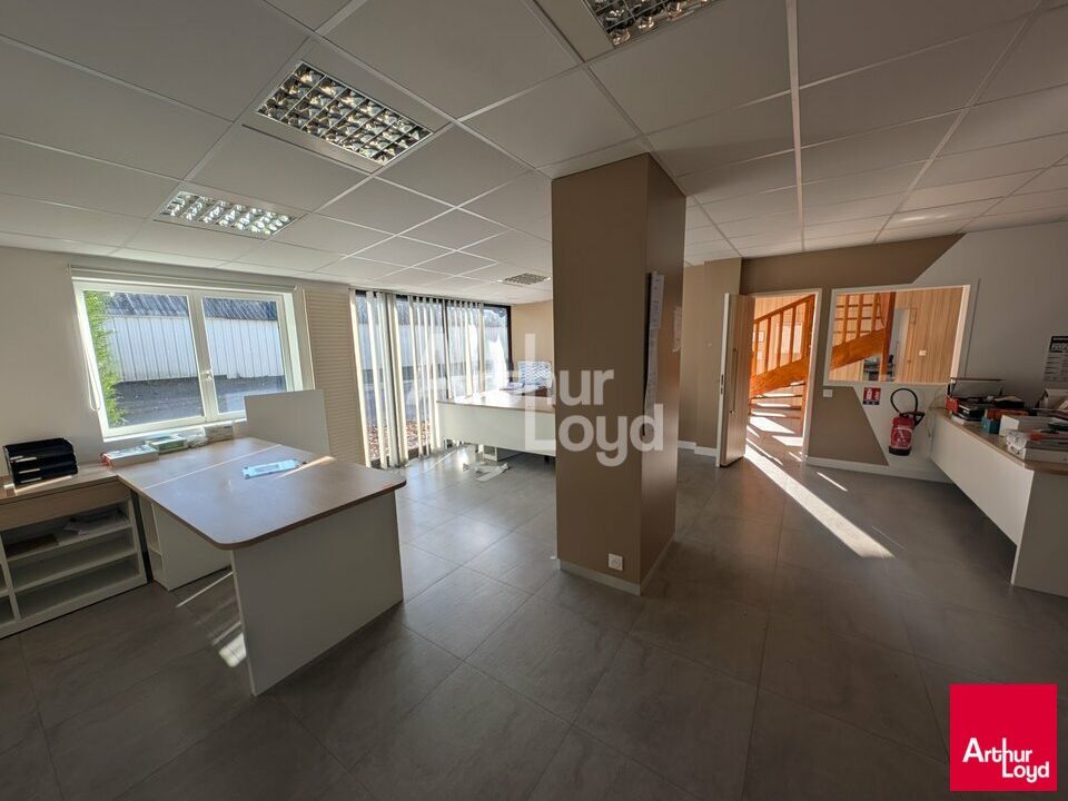 BEDEE - LOCAL D'ACTIVITE  AVEC GRAND FONCIER A VENDRE 