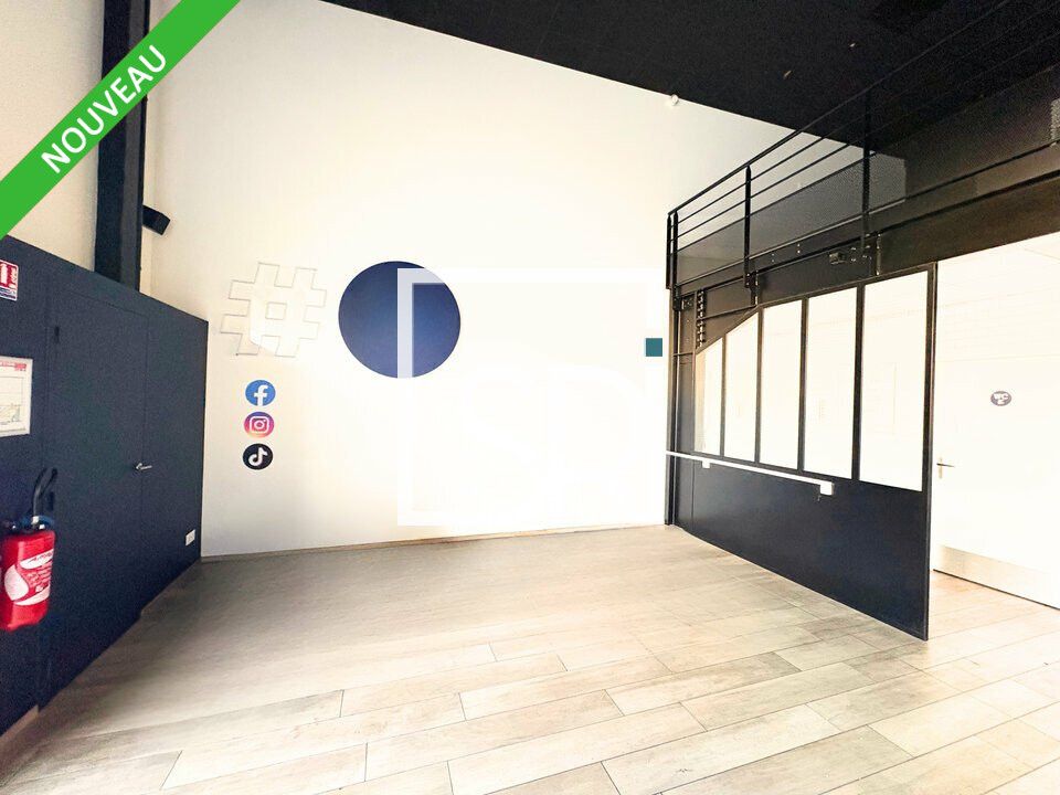 EMPLACEMENT N°1 - LOCATION LOCAL COMMERCIAL AVEC TERRASSE et PARKING - 320 m2 - 63170 AUBIERE