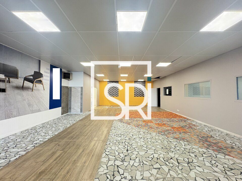 Location local commercial 460 m² non divisibles