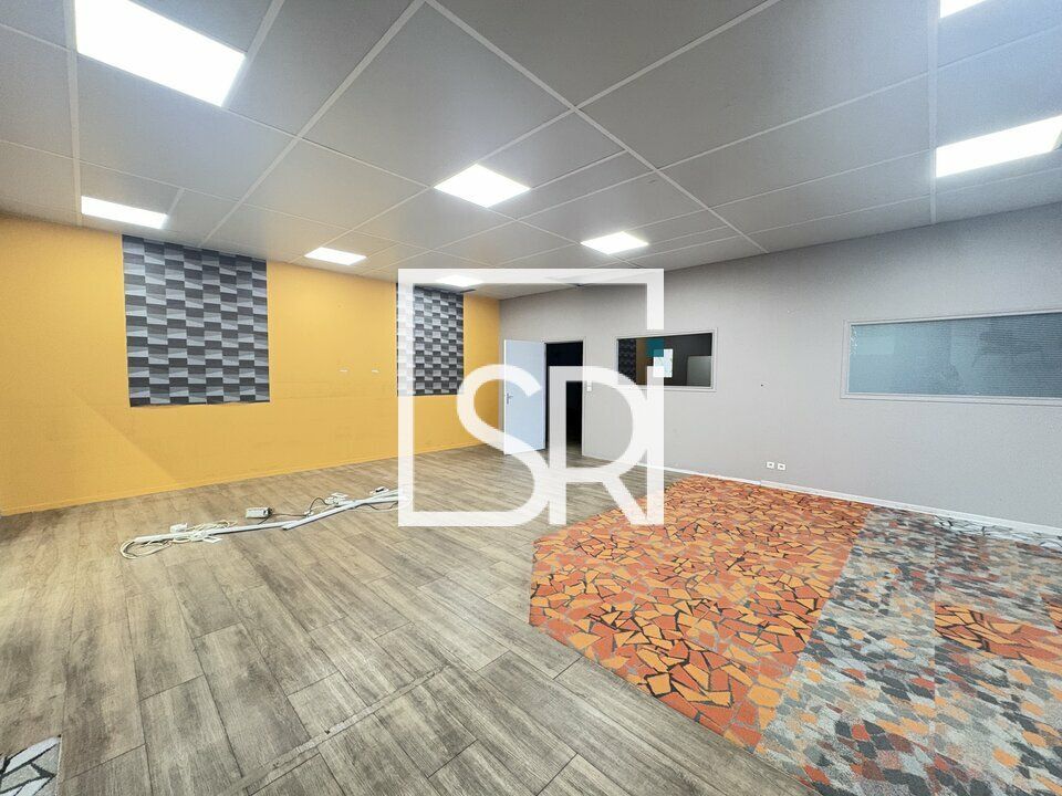 EMPLACEMENT n°1 - LOCATION LOCAL COMMERCIAL - 460 m2 -- ZAC LE BREZET - 63000 CLERMONT-FERRAND