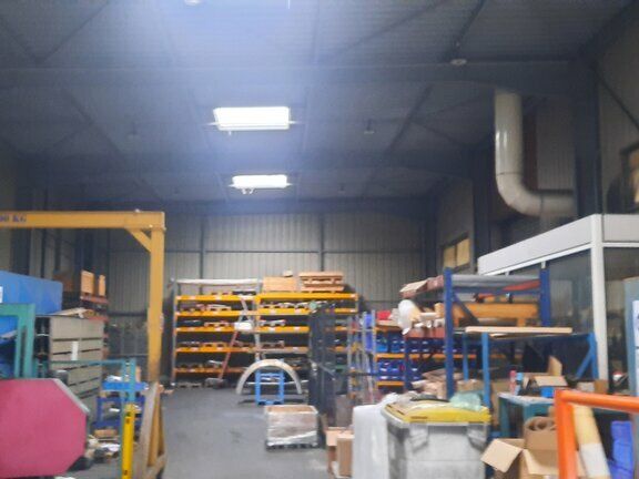 Bâtiment industriel de 3 470m² - A vendre