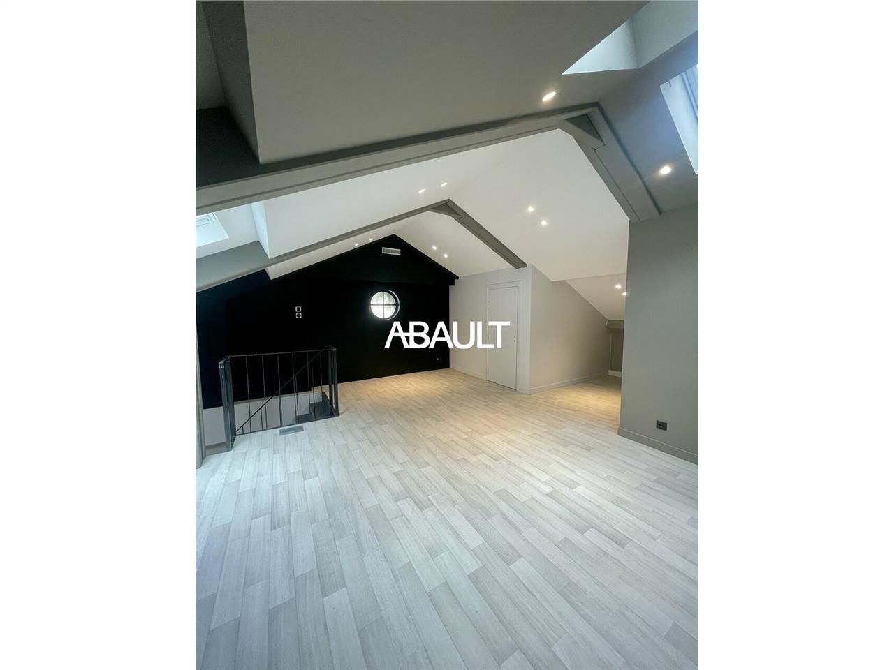 A LOUER LOCATION LOCAL PROFESSIONEL TOULOUSE CARMES D'ENVIRON 117 M² 