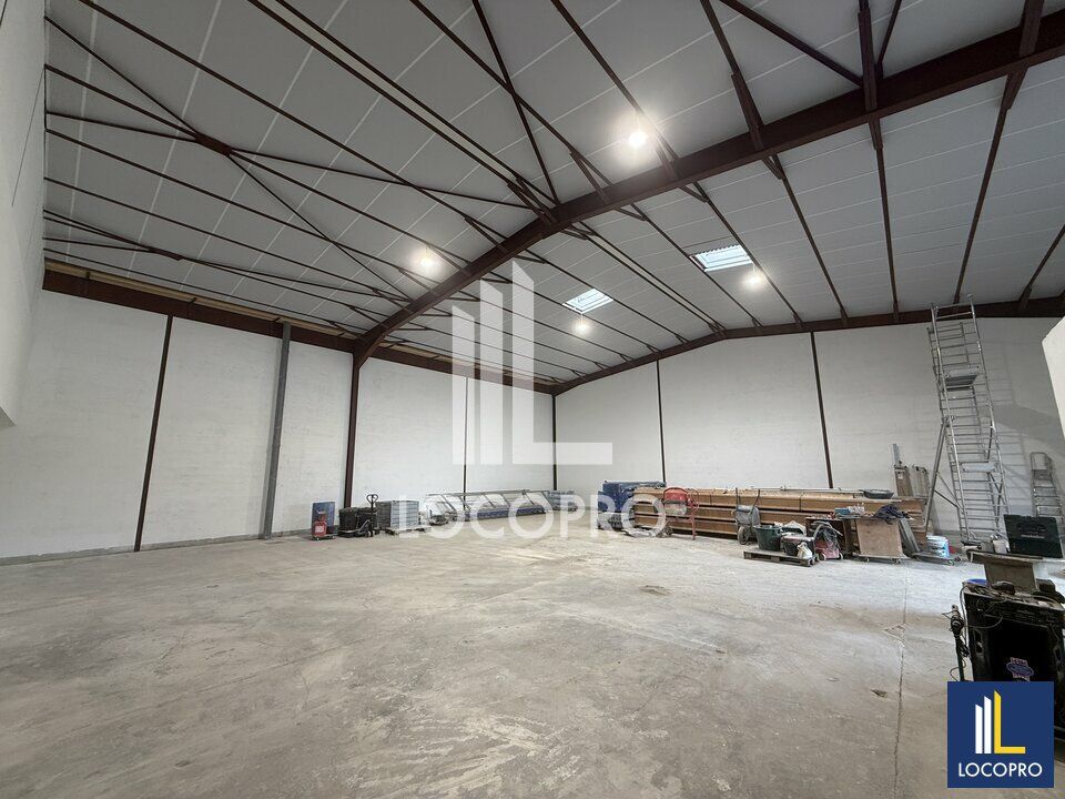 Location local d''activites 400 m² non divisibles