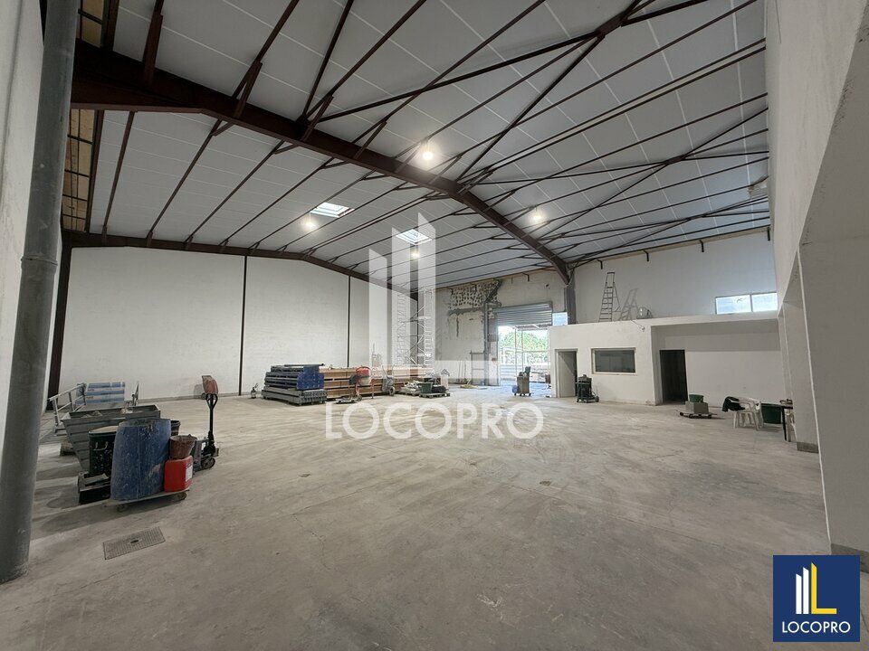 A LOUER - LOCAL D'ACTIVITÉ - 400 M2 - VALBONNE 