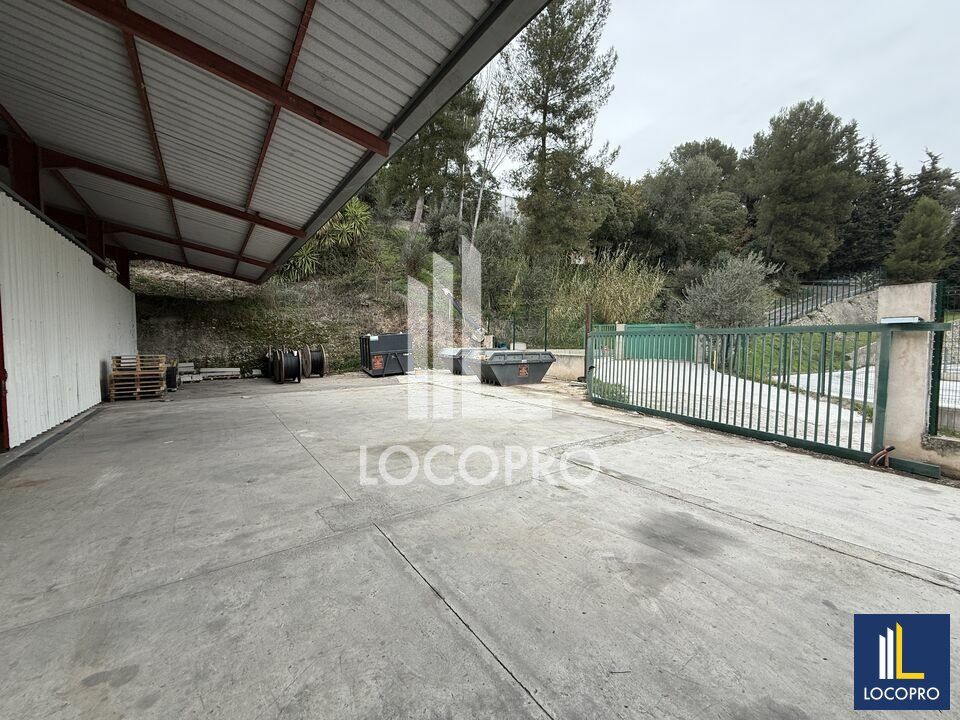 Location local d''activites 1200 m² non divisibles