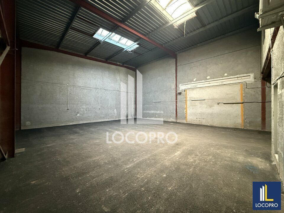 Location local d''activites 578 m² divisibles à partir de 280 m²