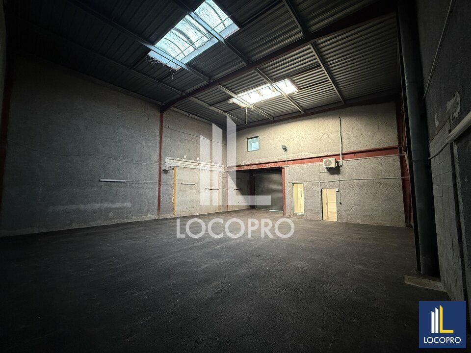 A LOUER - LOCAL D'ACTIVITÉ - 578 M2 DIVISIBLES - MANDELIEU LA NAPOULE