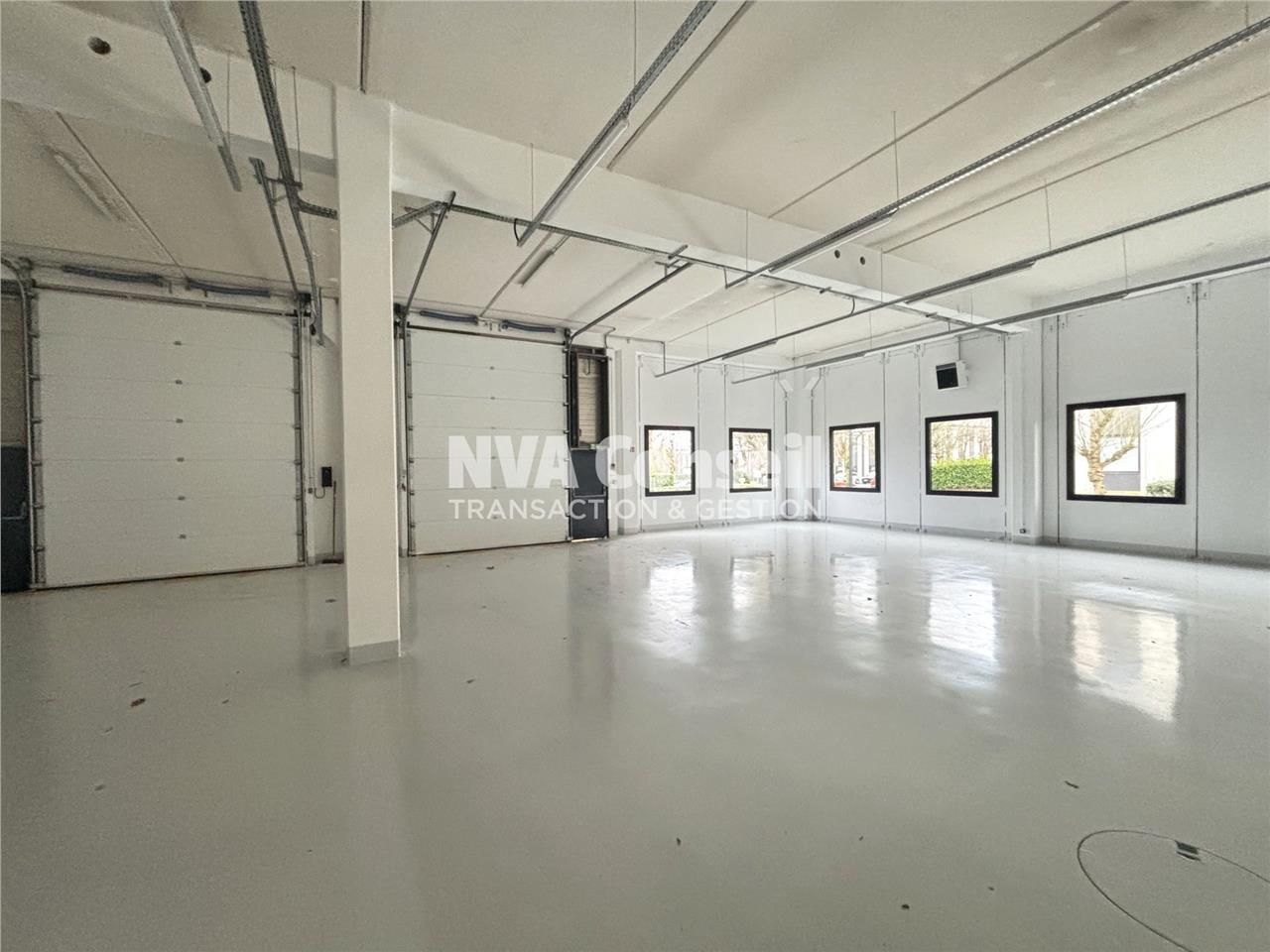 Location local d''activités 1251 m² à Cergy