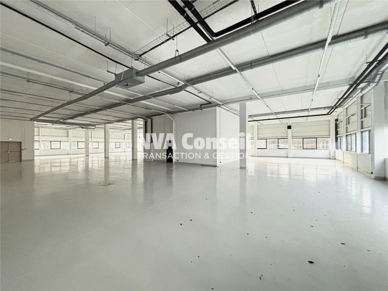 Location local d''activités 2231 m² à Cergy