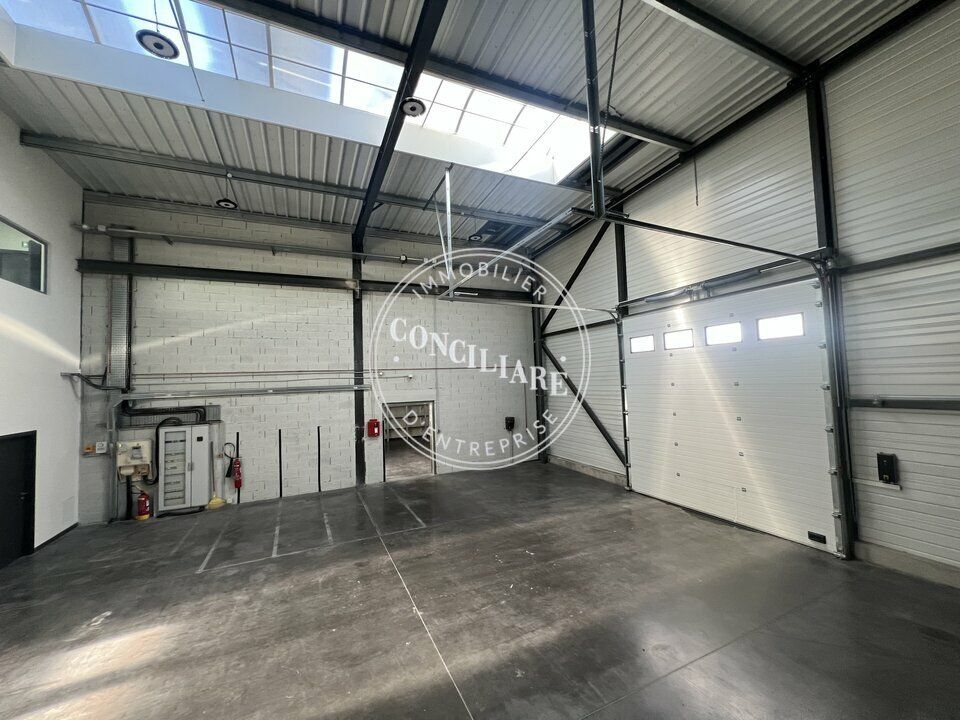 Location entrepot 600 m² non divisibles