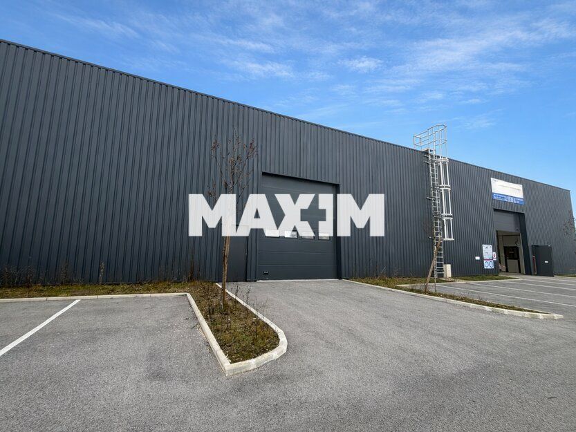 Location local d''activites 261 m² non divisibles