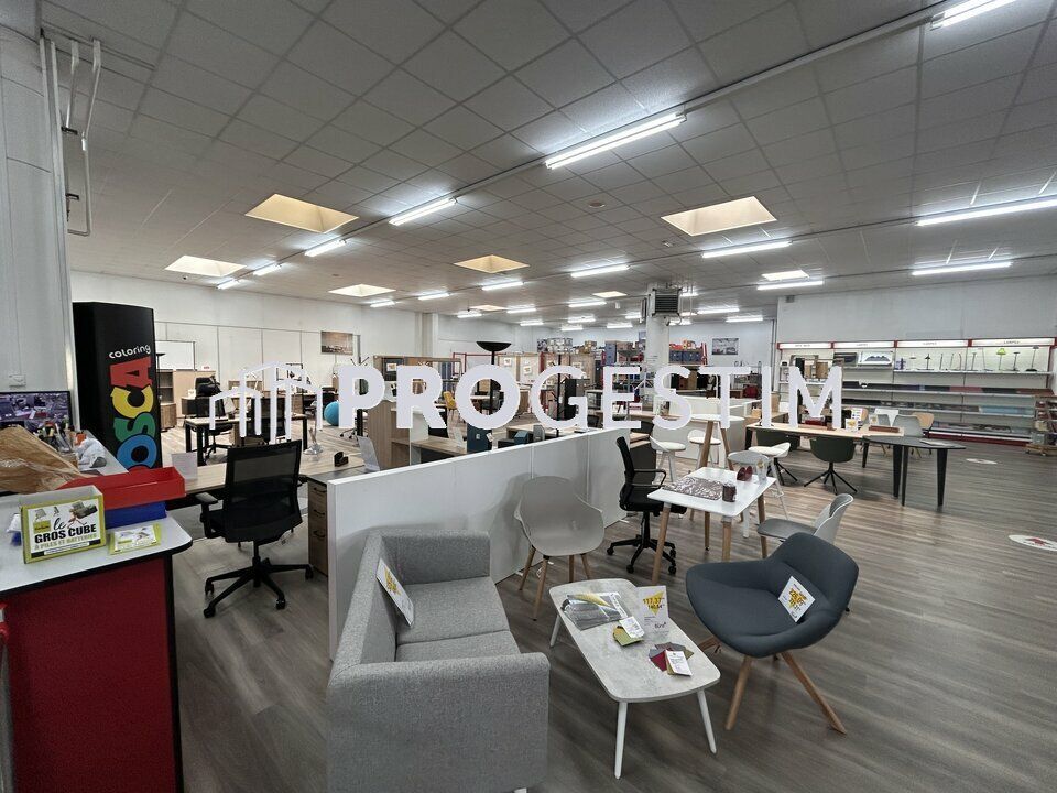 Bâtiment commercial de 965 m² avec visibilité exceptionnelle