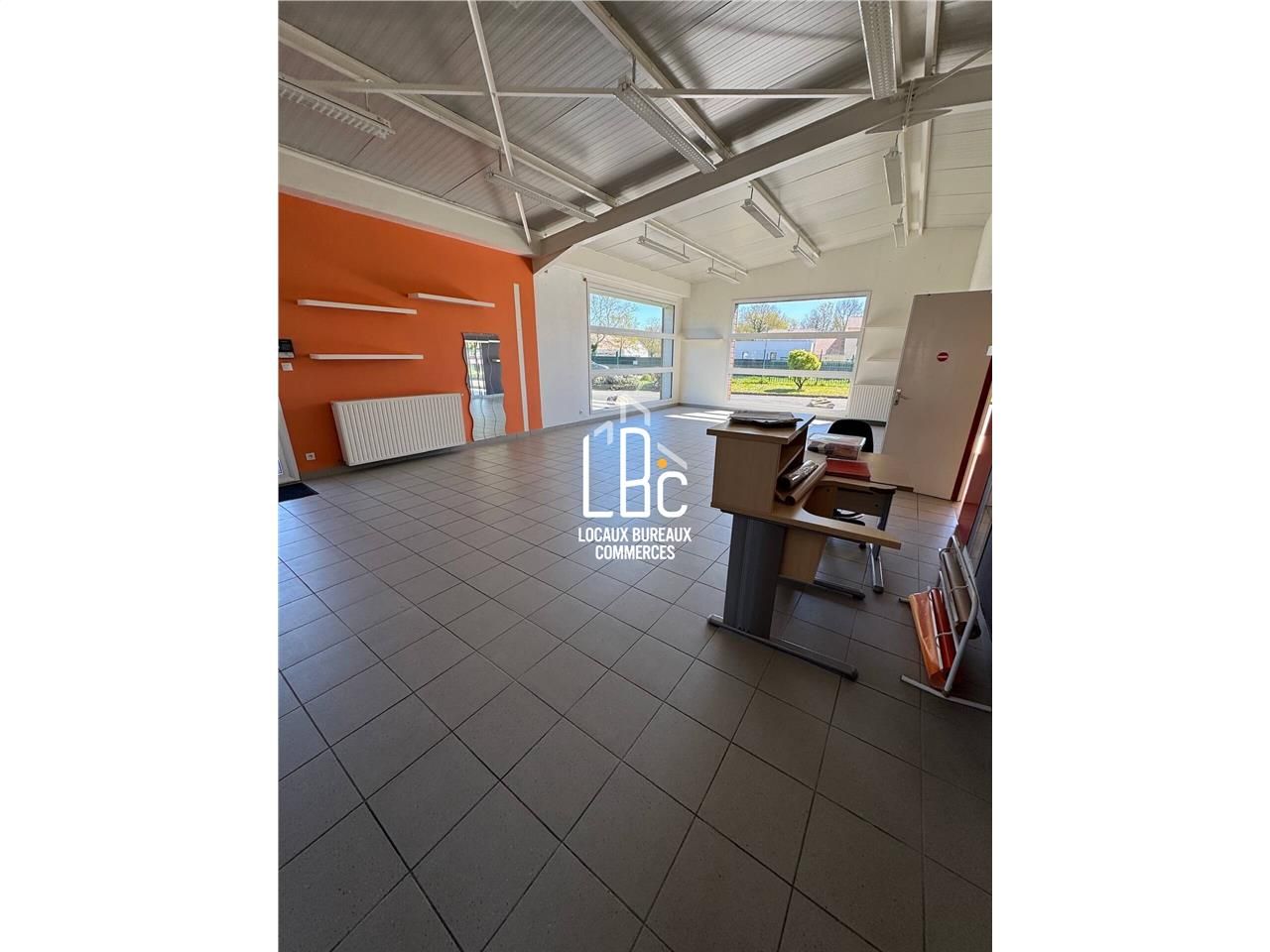 Vente local 150.00 m² à Le Loroux-Bottereau