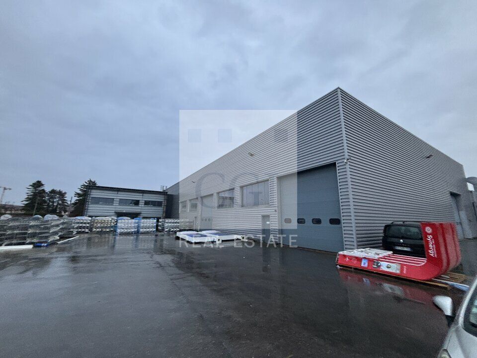 Location local d''activites 1843 m² non divisibles