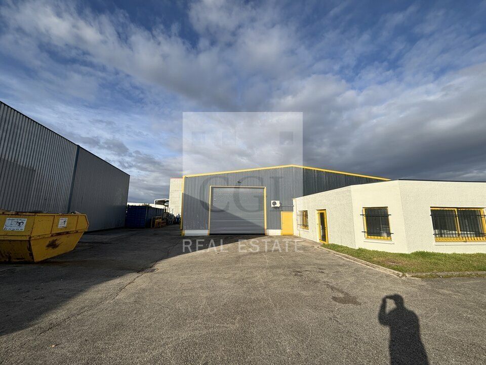 Vente local d''activites 620 m² non divisibles