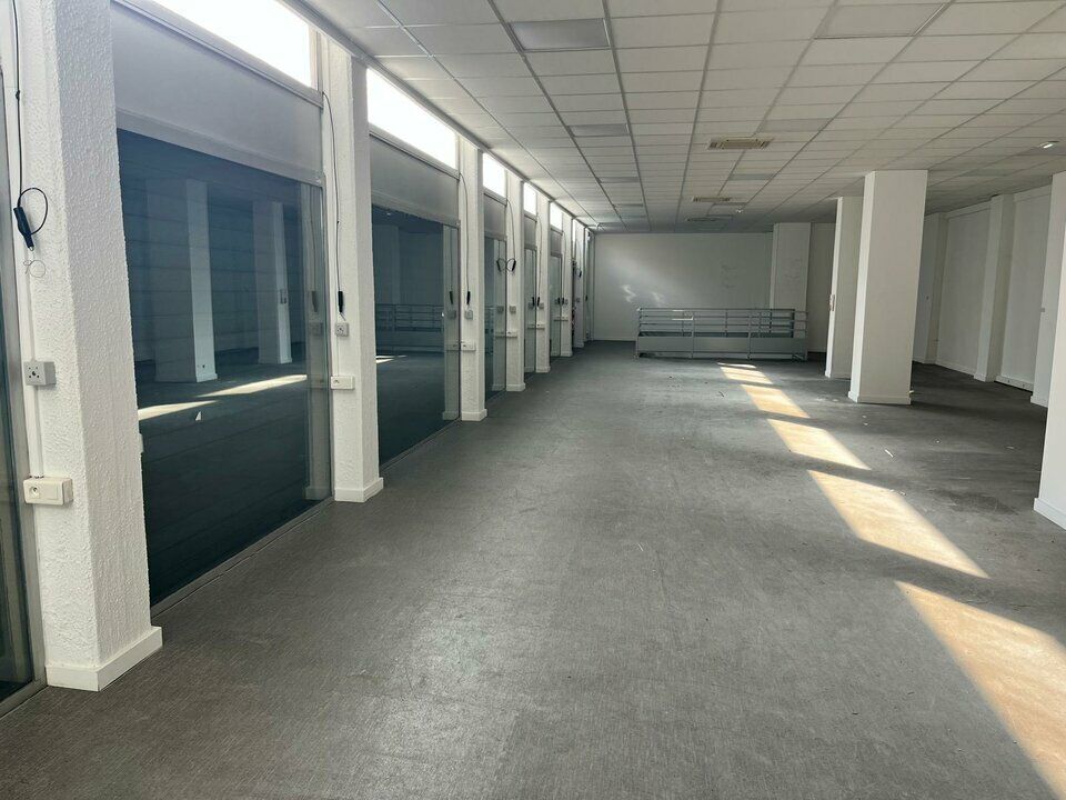 Location local commercial 698 m² non divisibles