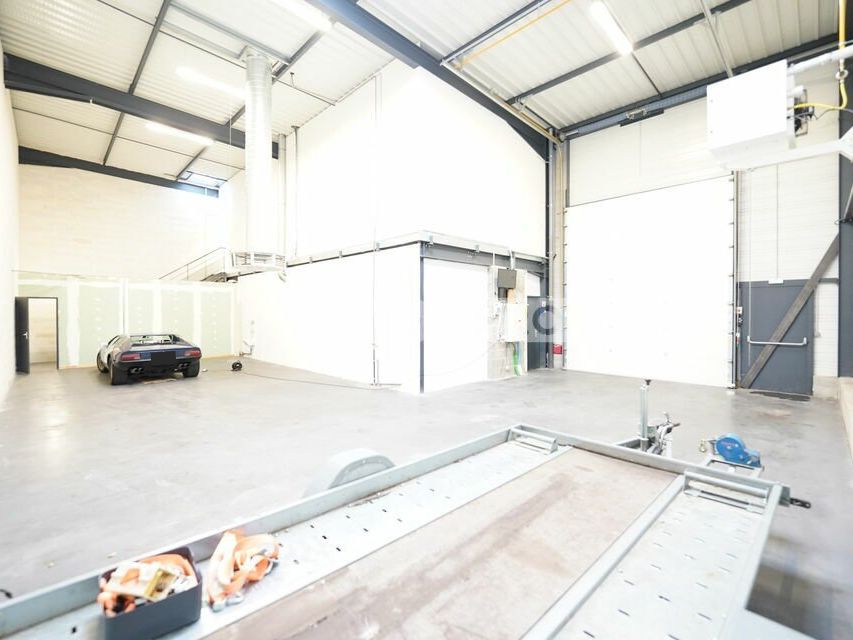 Location local d''activites 298 m² non divisibles