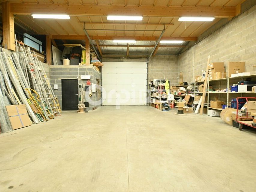 Location local d''activites 451 m² non divisibles