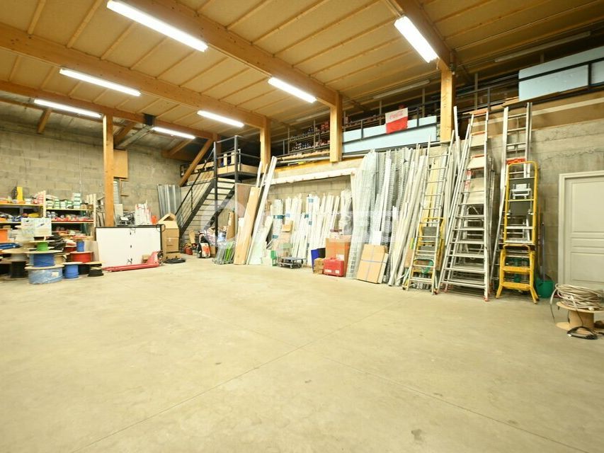 LOCAL D'ACTIVITE A VENDRE OU A LOUER - 451 m² - THURINS