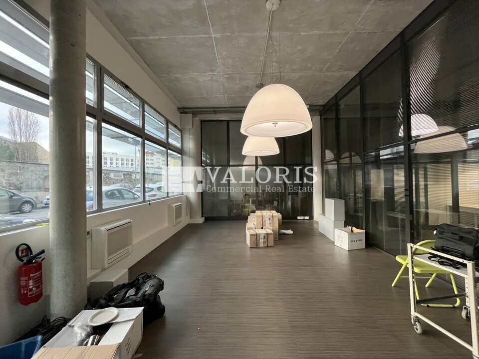 Valoris Real Estate vous propose ces bureaux de 336 m² à vendre dans le secteur Grand Lyon Nord Ouest situés rue Berjon dans le 9ème arrondissement de Lyon,