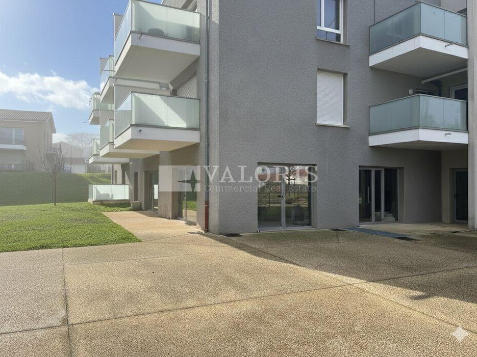 Location local commercial - 128 m²