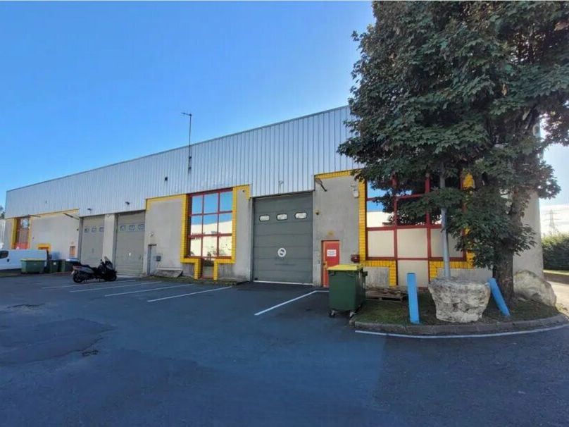 Location local d''activites 367 m² non divisibles