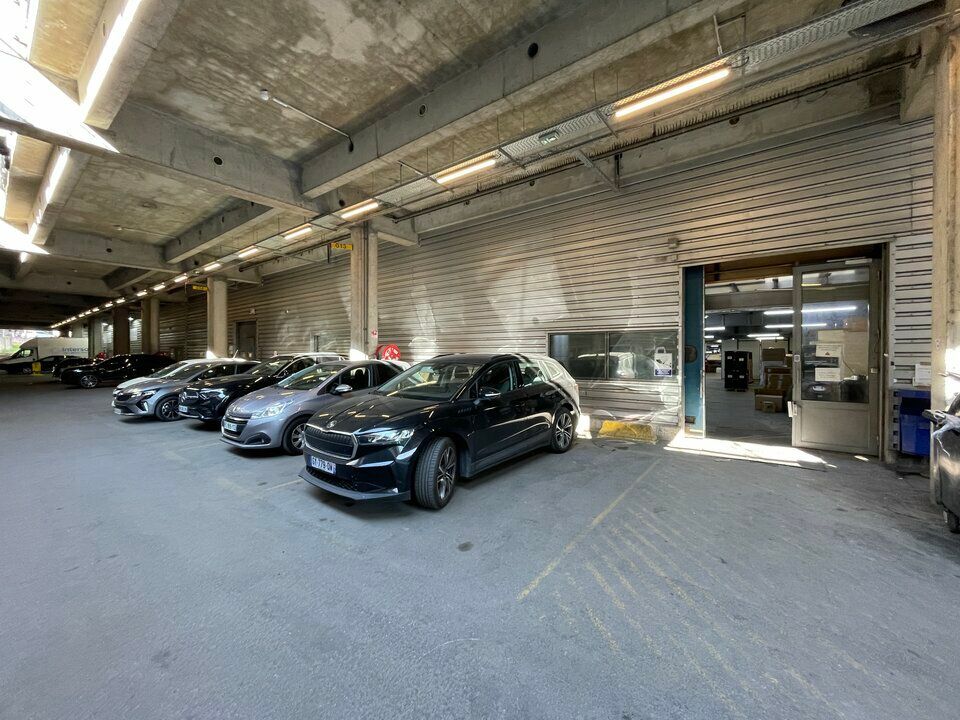 Location local d''activites 500 m² non divisibles