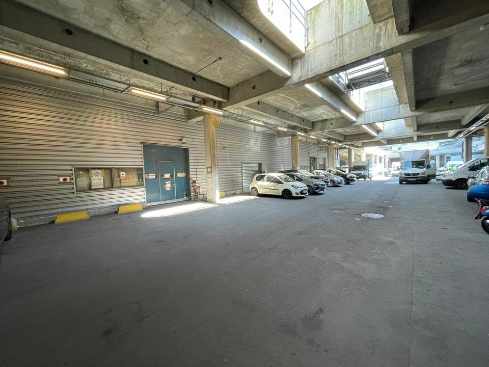 France Locaux vous propose un local d'activité avec accès gros porteurs au sein d'une zone d'activité gardiennée aux portes de Paris.