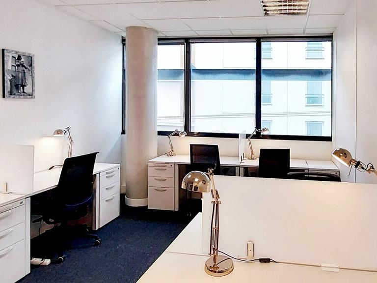 Regus_ValdeLoireBuilding_France_Centre3469_Office2