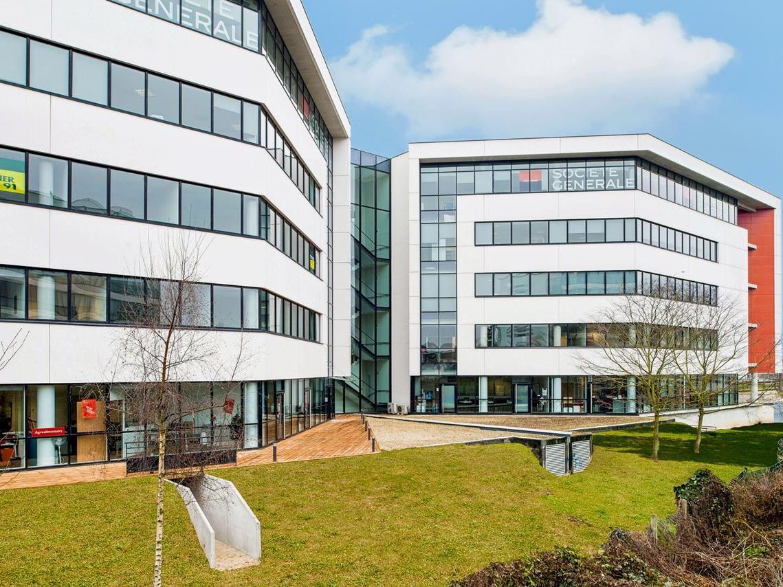 Regus_ValdeLoireBuilding_France_Centre3469_BuildingExterior1