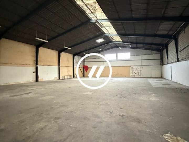 À louer – Entrepôt avec bureaux – Exclusivité