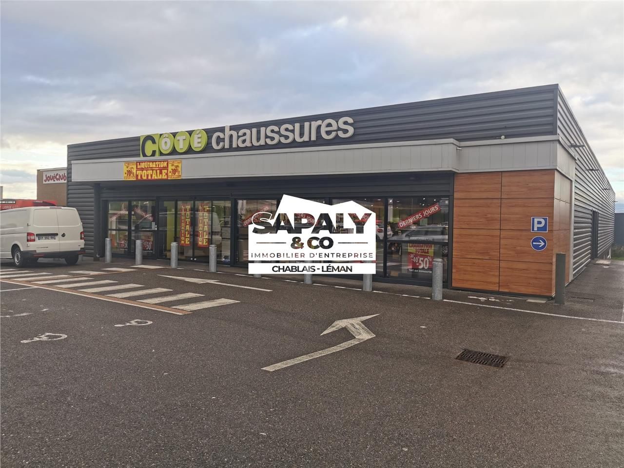 Location local commercial 784 m² à Anthy-sur-Léman