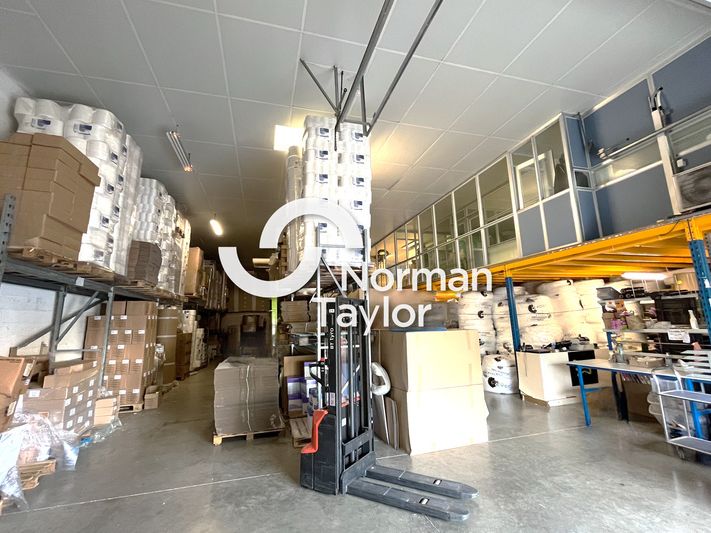 Location local d''activites 565 m² non divisibles