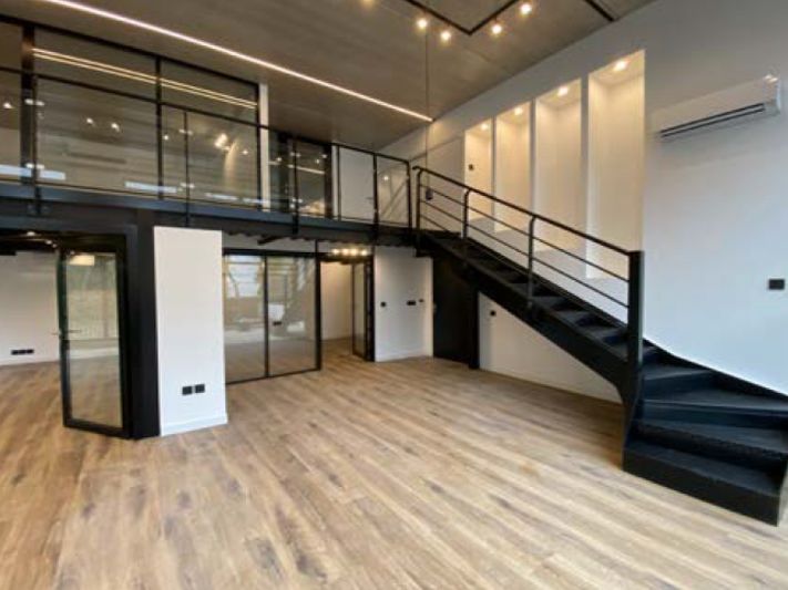 Bureaux neufs situés dans le secteur de Parc 2000.